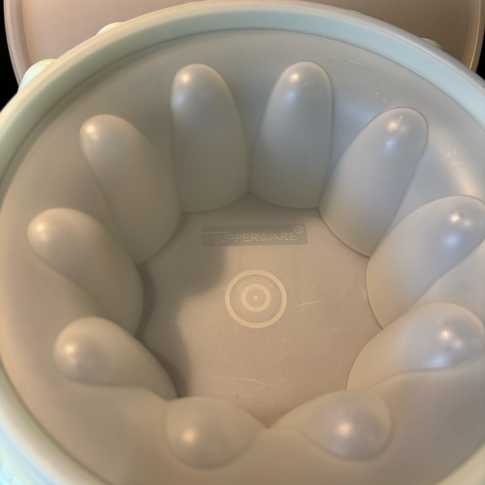 Vintage Tupperware Jell-O Mold 9inch diameter Mint Green EUC - Picture 5 of 6